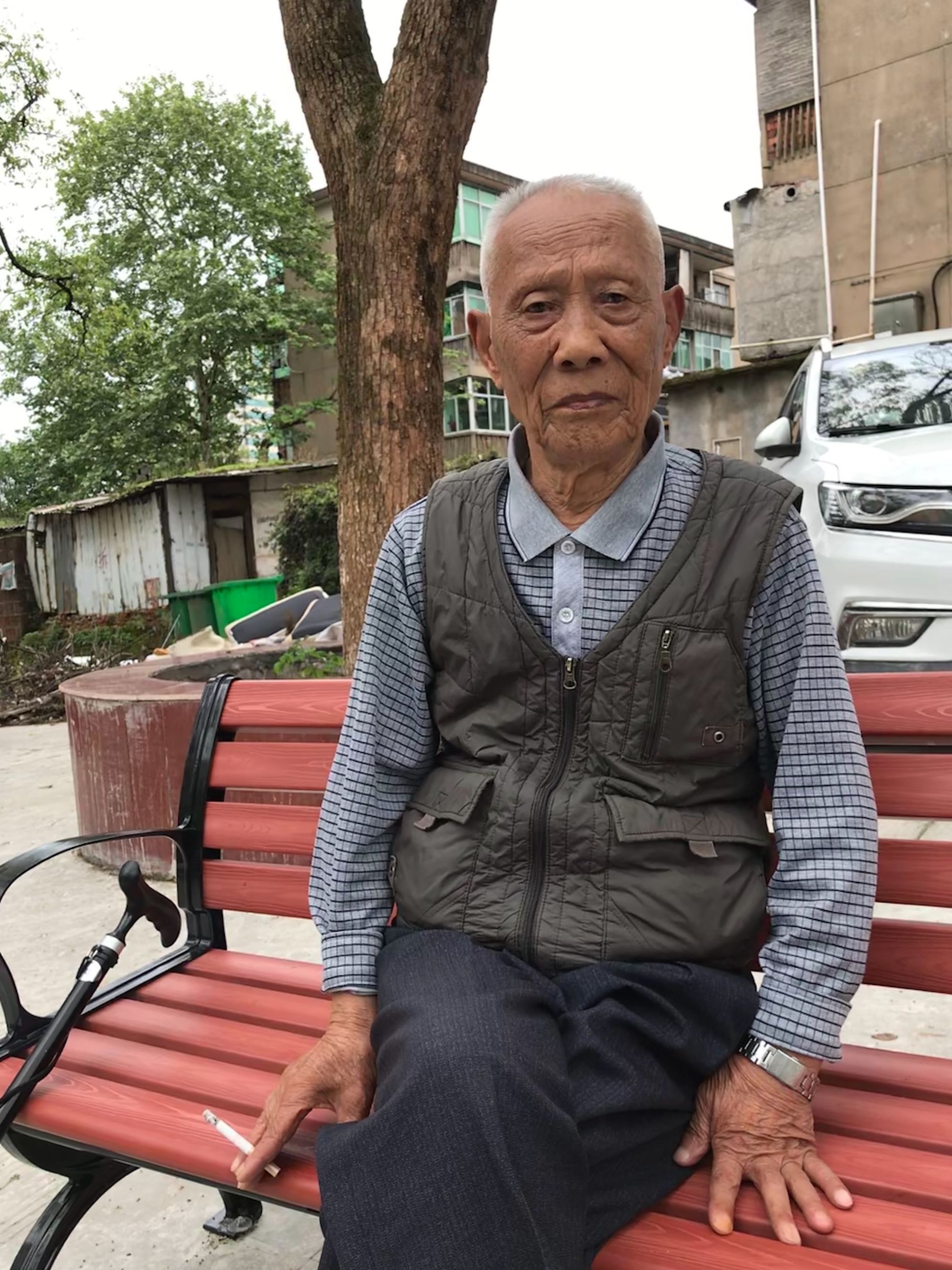 吹起你鬓间白发_晚风吹起你鬓间的白发什么歌_白发鬓鬓的歌