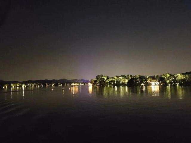 星光夜西湖，美景更迷人