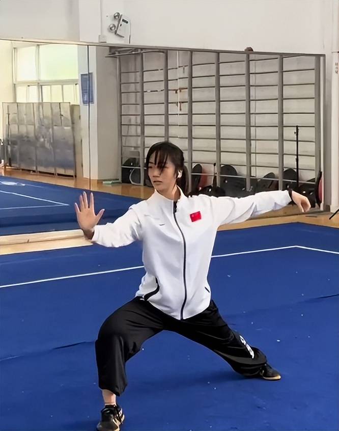 绫华专武_神里绫华加专武多少钱_原神神里绫华专武属性