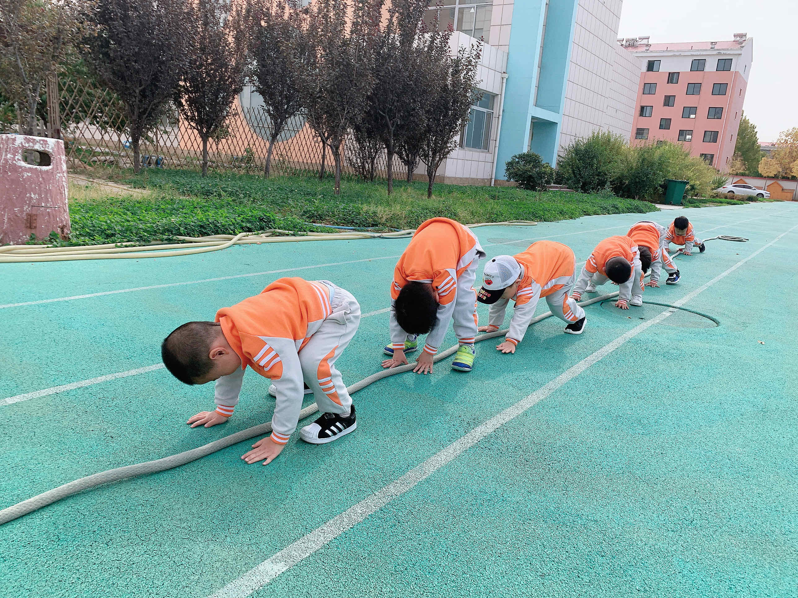 孩子玩手机游戏如何疏导_孩子玩手机游戏怎么办_十岁小孩子玩的手机游戏