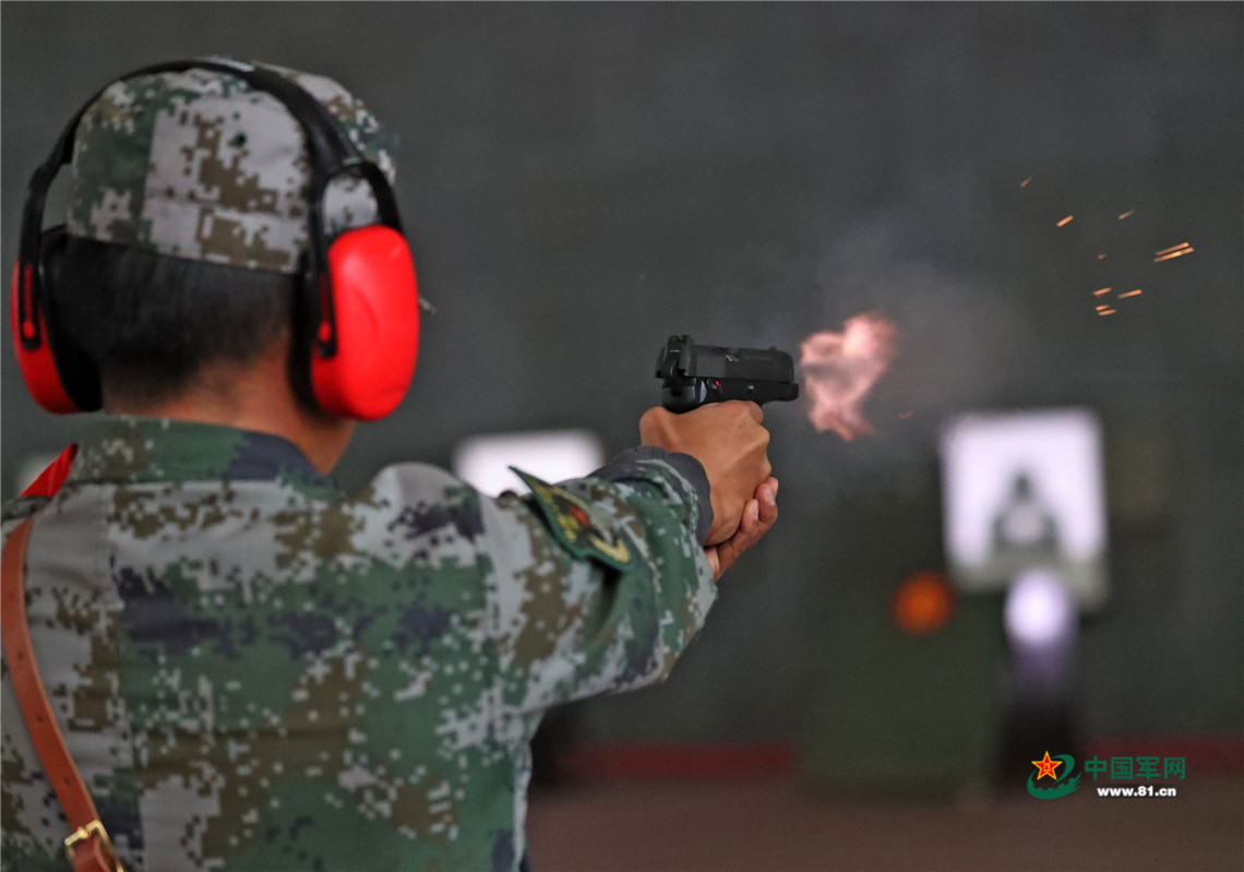 手机第一视角射击游戏_射击视角手机游戏推荐_射击游戏视野