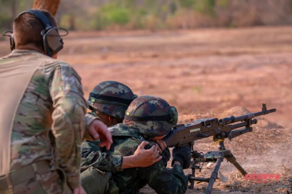 射击视角手机游戏推荐_射击游戏视野_手机第一视角射击游戏