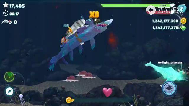 鲨鱼吞噬手机游戏-手机游戏霸王之争：鲨鱼大作战VS食人鲨进化