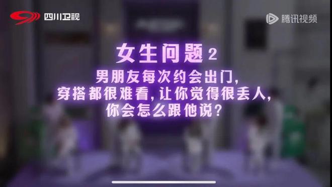 女孩玩手机摔死_玩游戏生气砸手机视频_女生玩游戏生气摔手机视频