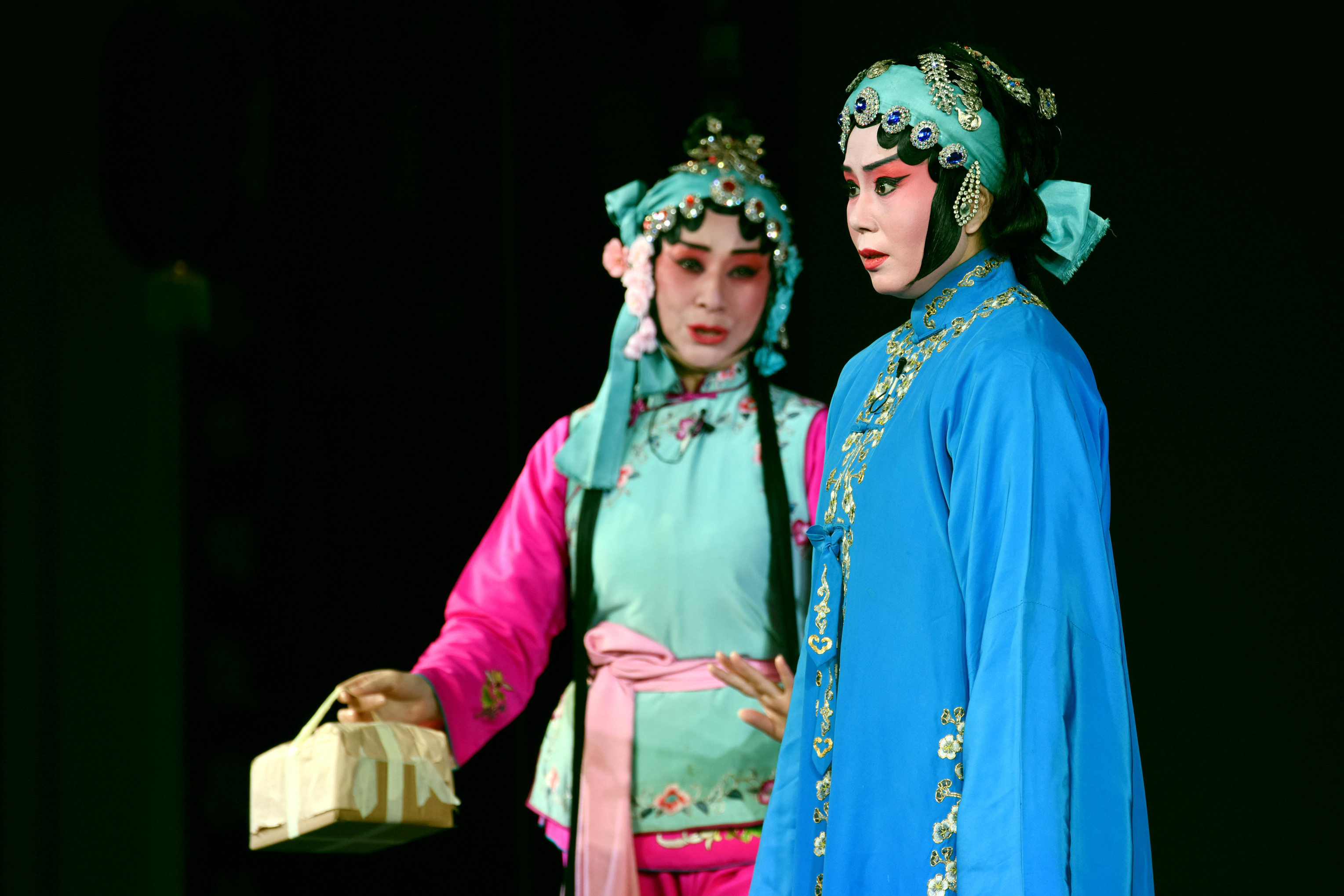北京传统文化-京味复兴：现代京剧引领新潮，古老胡同散发文化魅