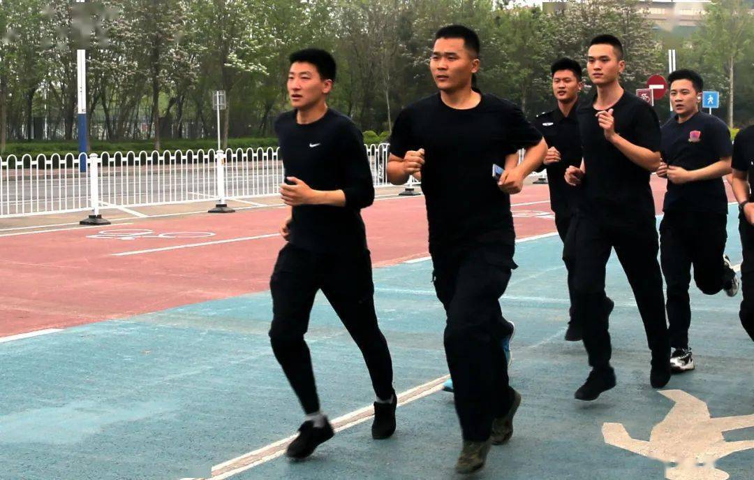小偷抓警察的游戏_小偷警察抓小偷的游戏_手机的警察抓小偷游戏叫啥