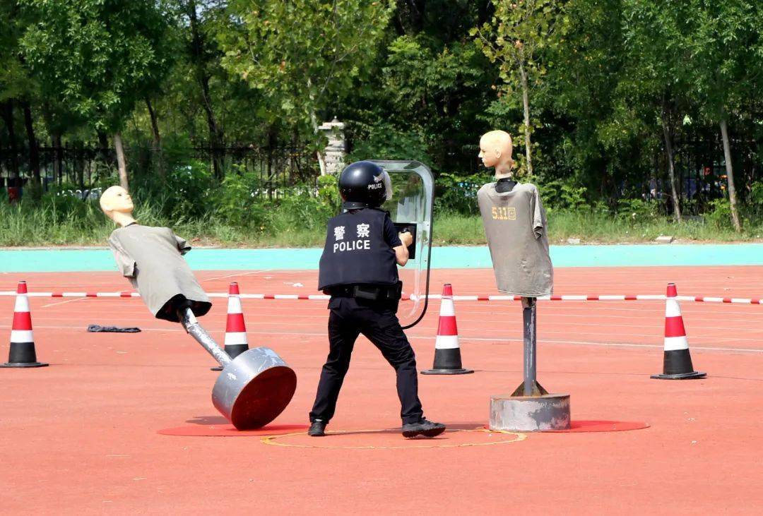 小偷抓警察的游戏_手机的警察抓小偷游戏叫啥_小偷警察抓小偷的游戏