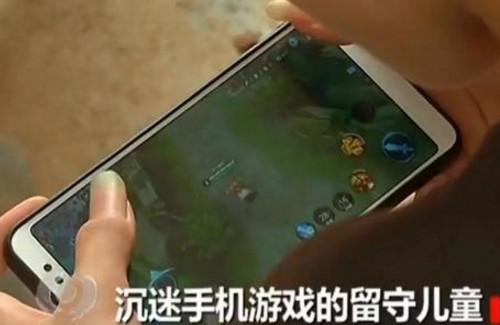 男孩爱玩手机游戏怎么办_七岁男童玩手机游戏多久_男童玩手机游戏怎么办