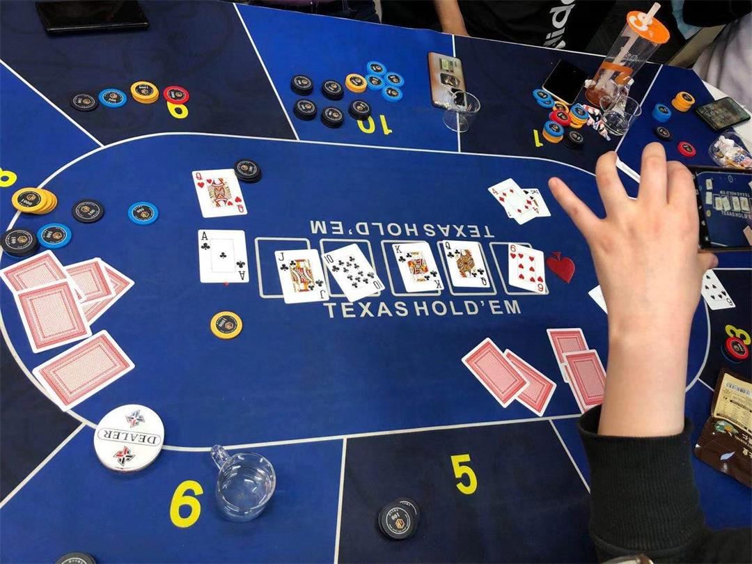 手机花牌游戏大厅：丰富多样的扑克乐趣与全球实时对战