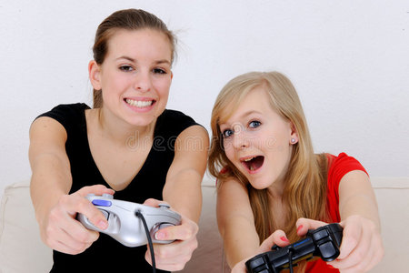 女喜欢手机游戏孩子学什么好_女孩子喜欢游戏手机吗_女孩喜欢玩游戏